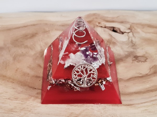 Orgonite pyramide rouge arbre de vie argenté 